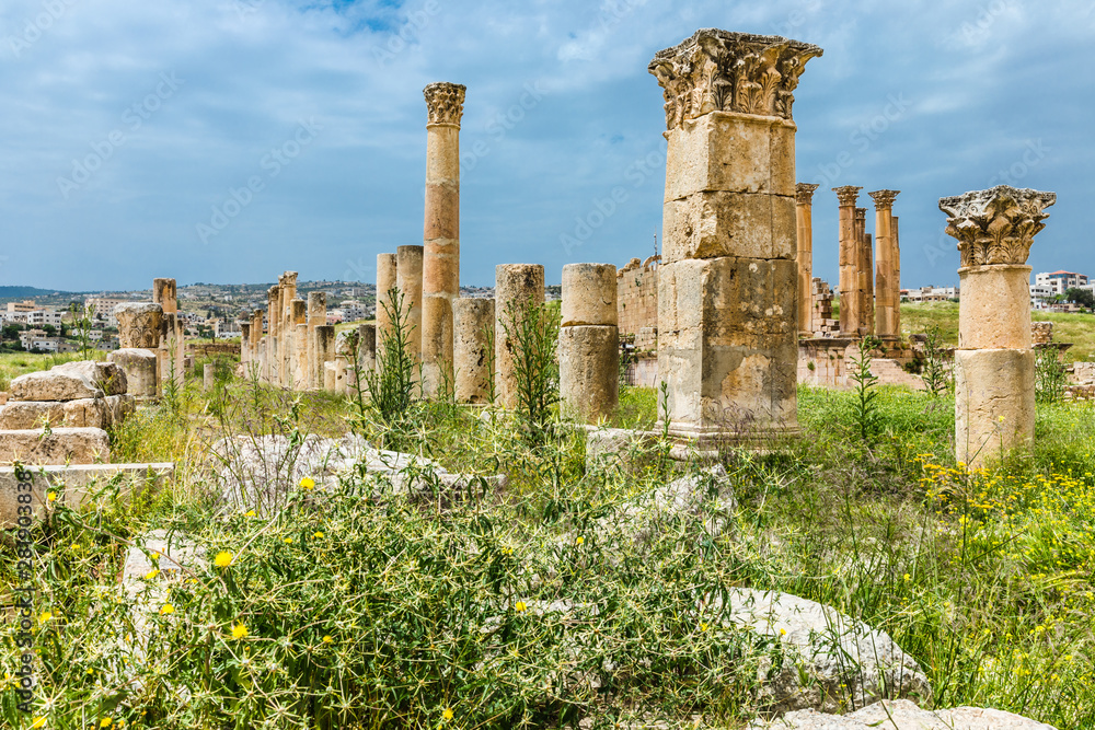 The ruins of Jerash in Jordan are the best preserved city of the early Greco-Roman era, it is the largest acropolis of East Asia.