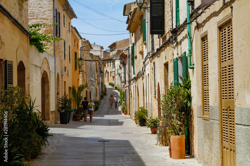 Altstadt von Alcudia Gasse Häuser Mallorca Spanien