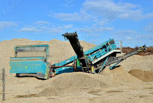 Quadro em tela Concrete recycling shredding machine