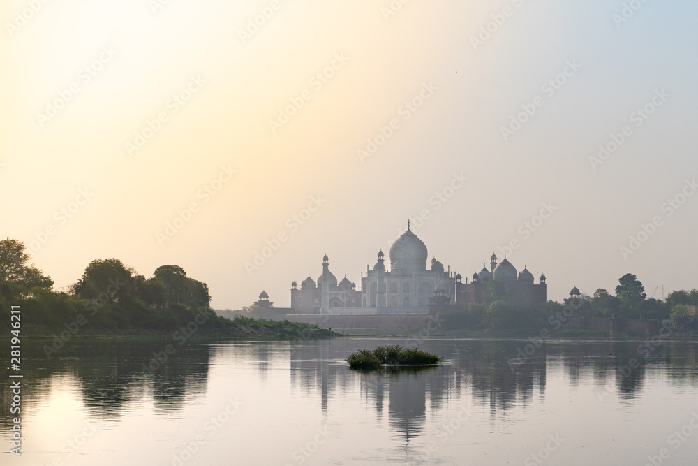 Fototapeta premium The view on Taj Mahal from river side