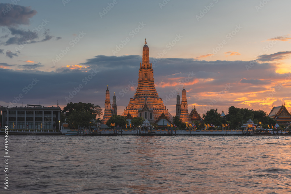 wat arun temple of dawn in thailand