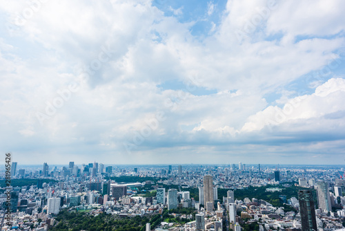 東京の都市風景　Tokyo city skyline , Japan. © kurosuke