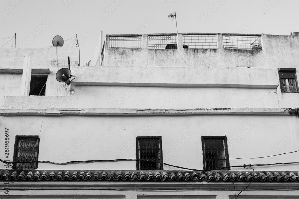 Fototapeta premium Old windows in old Moroccan city