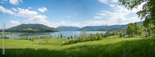 Landschaftspanorama Tegernsee, Blick vom Seeufer Kaltenbrunn © SusaZoom