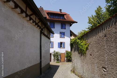 Gasse zwischen Mauern in Bad Säckingen photo