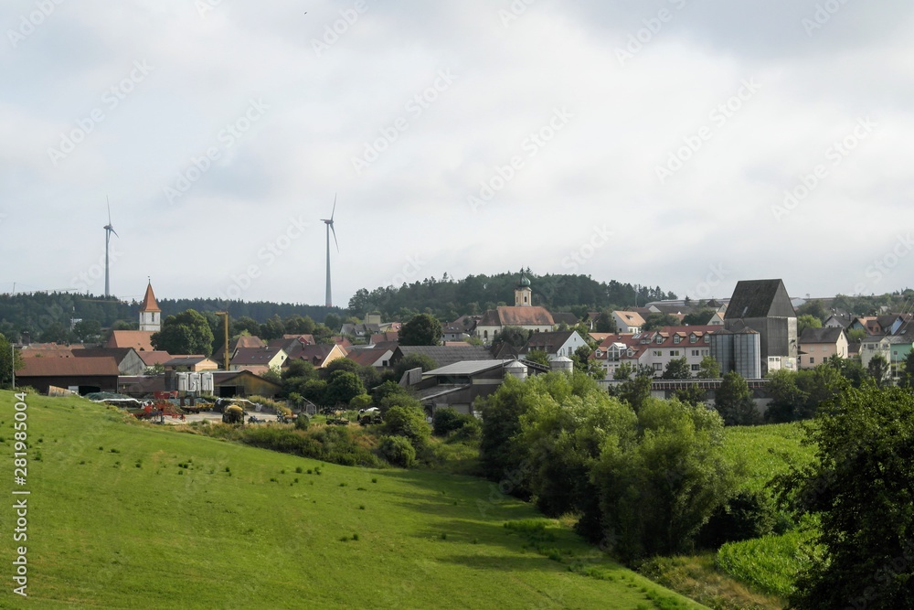 Die kleine Gemeinde Edelsfeld in der Oberpfalz in Bayern