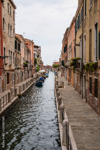 Venezada Italia uma cidade unica com seus canais que são usados como ruas e avenidas com um frenetico vai e vem de embarcações. Uma das cidades mais bonitas da Italia © Reynaldo G. Lopes