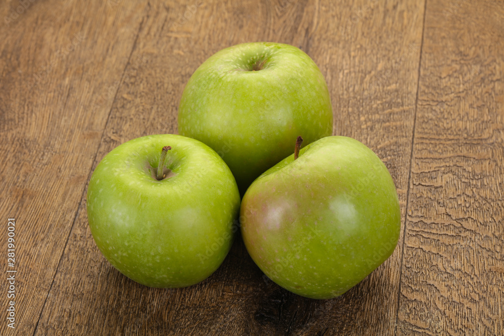 Green ripe apple Green ripe apple