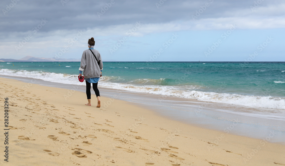 Urlauberin am Strand Jandia Playa Esquinzo Morro Jable Beach Urlauberin am Strand Jandia Playa Esquinzo Morro Jable Beach