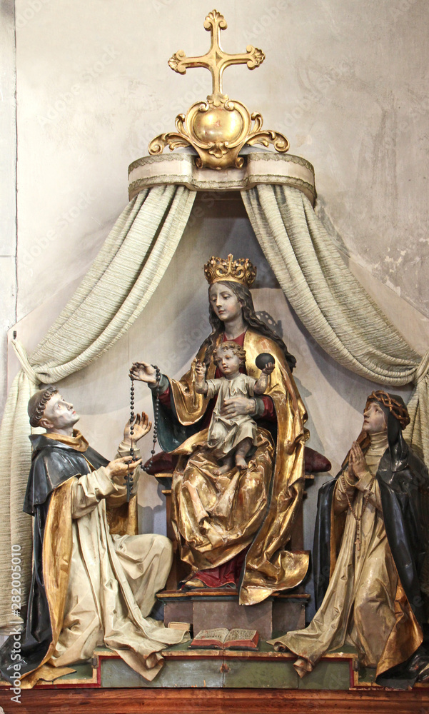 Madonna con Bambino e due Santi; scultura in legno dipinto nella chiesa parrocchiale di San Zeno a Naturno