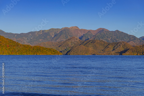 秋の日光白根山と中禅寺湖