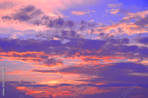 夏 雨上がり 幻想的な夕景