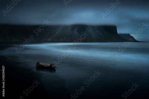 Obraz na płótnie Dramatic scene on Stokksnes beach in Iceland. w salonie