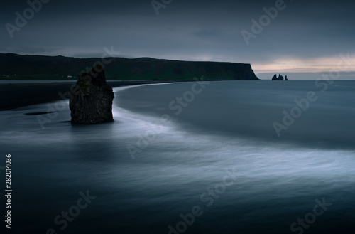 Obraz na płótnie Scenic view from Dyrholaey to Reynisfjara beach against cloudy sky. w salonie