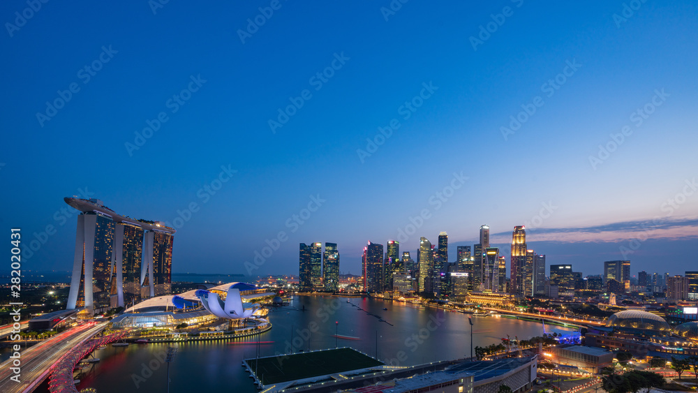 Naklejka premium Singapore cityscape at Magic hour