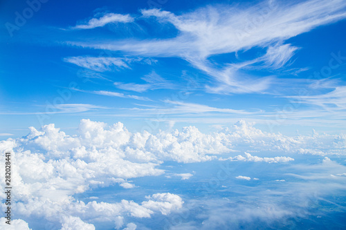 青空と雲のイメージ