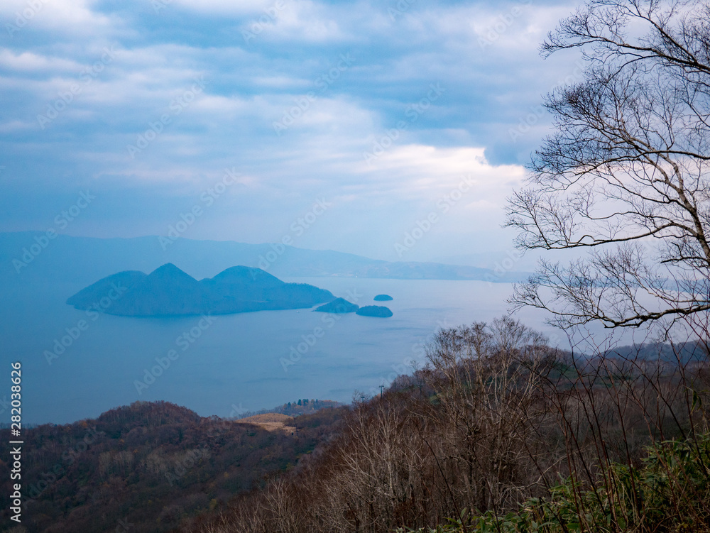 Obraz premium Lake toyo in autumn