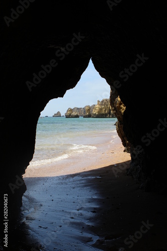 Lagos au Portugal mer et grotte