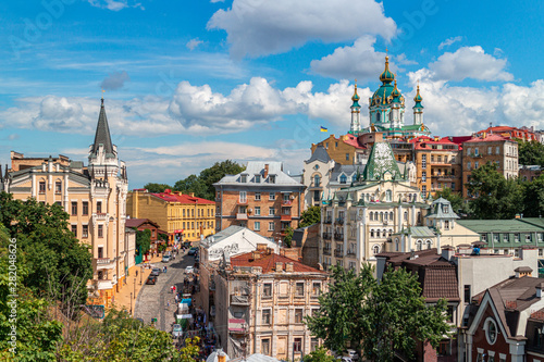 Foto Andrew descent, Andriyivski uzviz with ancient buildings and famous St