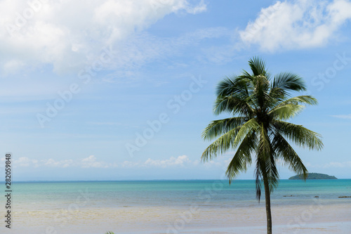 Summer beach in Thailand, blue ocean, sand, and sunshine © Johnstocker