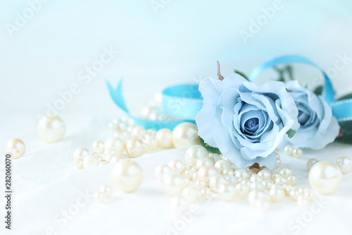 水色のバラと真珠