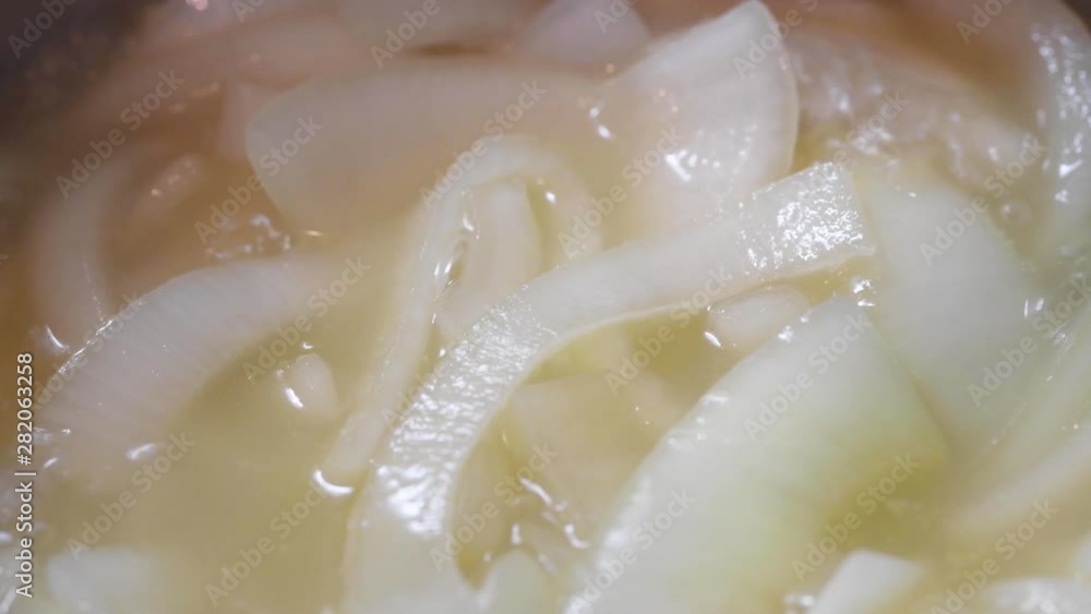 玉ねぎを煮る 玉ねぎを煮る