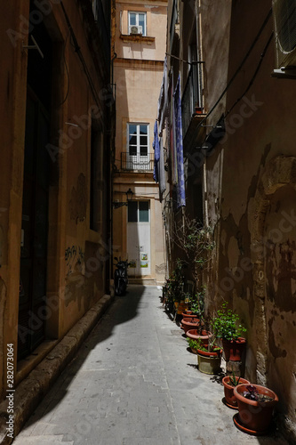 Fototapeta Naklejka Na Ścianę i Meble -  Syracuse, Ortegia, Sicily, Italy Laundry drying in a back alley of the Old Town.