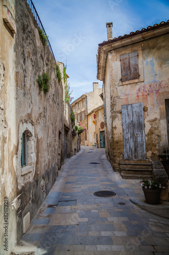 Fototapeta Naklejka Na Ścianę i Meble -  Impression of a small village in Provence