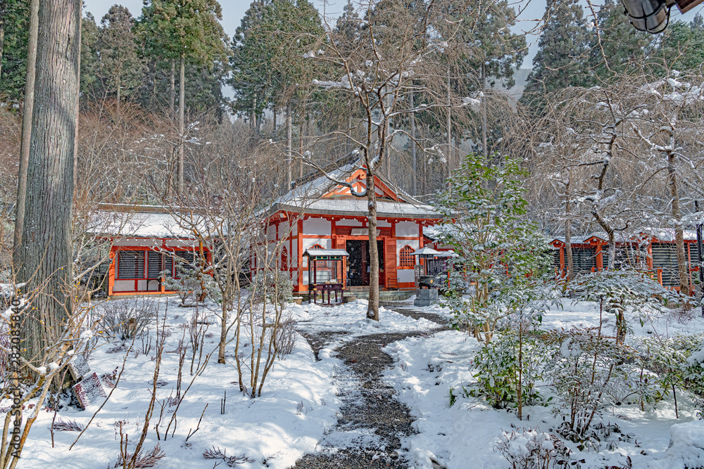 京都 三千院 観音堂の雪景色