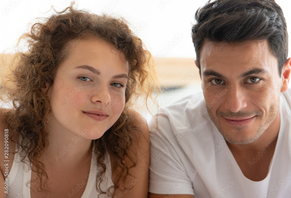 Happy couples relaxing in the white bedroom Of the apartment With various emotions With snacks, coffee, fruit in the morning Happy couples relaxing in the white bedroom Of the apartment With various emotions With snacks, coffee, fruit in the morning