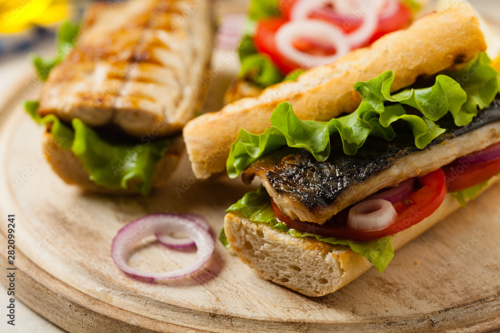 Obraz premium Traditional Turkish sandwich with a scorched mackerel