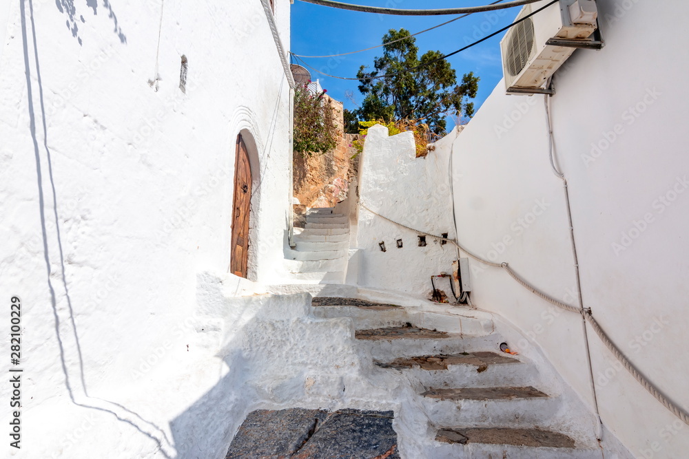 Naklejka premium Streets of Lindos, Rhodes island, Greece 