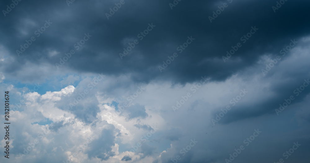 Obraz premium dark storm clouds with background,Dark clouds before a thunder-storm.