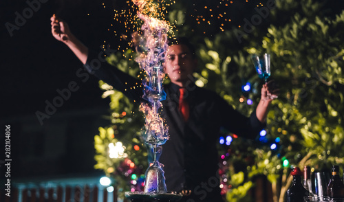 Foto Professional male bartender prepare mixing cocktail drink at village night party celebration, Extra work job service customer outdoor people lifestyle