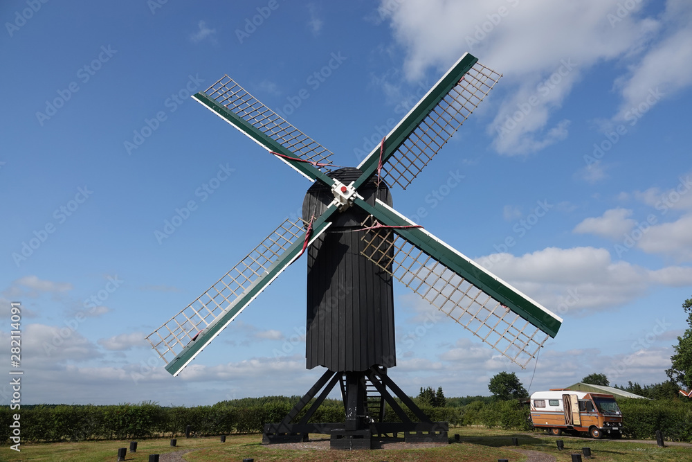 Alte niederländische Windmühle