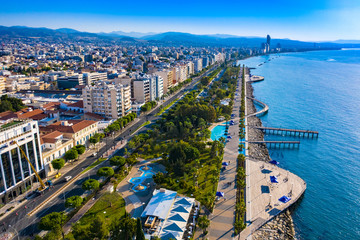 Fotobehang Cyprus Boulevard van Limassol aan zee  © Grispb