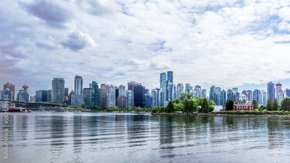 Silhouette von Vancouver vom Stanley Park aus gesehen