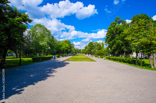 Moscow, Russia - June, 3, 2019: Moscow, Russia - May, 4, 2019: image of People walking in the Alexander Garden in the center of Moscow © Dmitry Vereshchagin