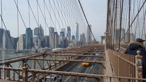 brooklyn bridge in new york city