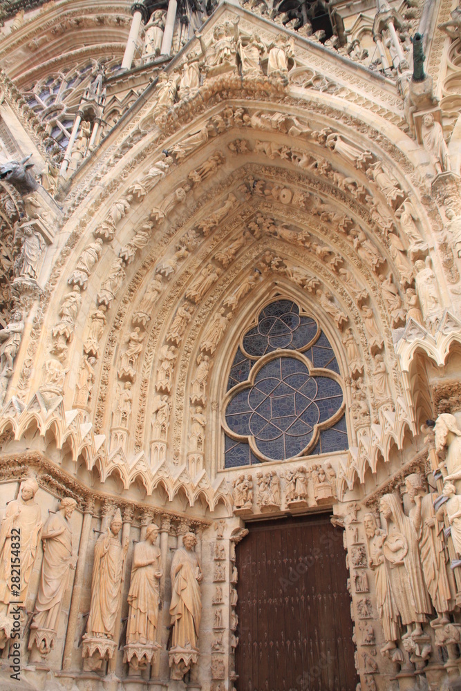 portail droit de la cathédrale de Reims