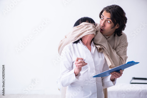 Photography Old female psychiatrist visiting young male patient