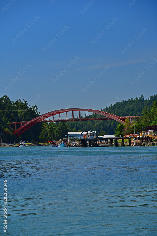 Naklejka premium The Rainbow Bridge spanning the Swinomish Channel in La Conner, Washington