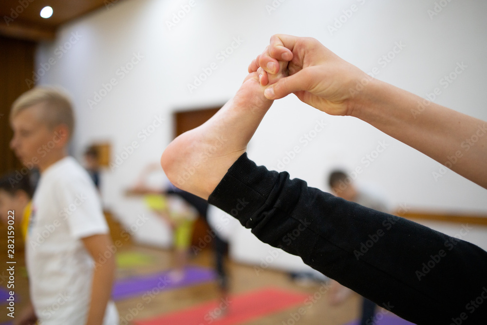 grip the palm of the foot, yoga exercise