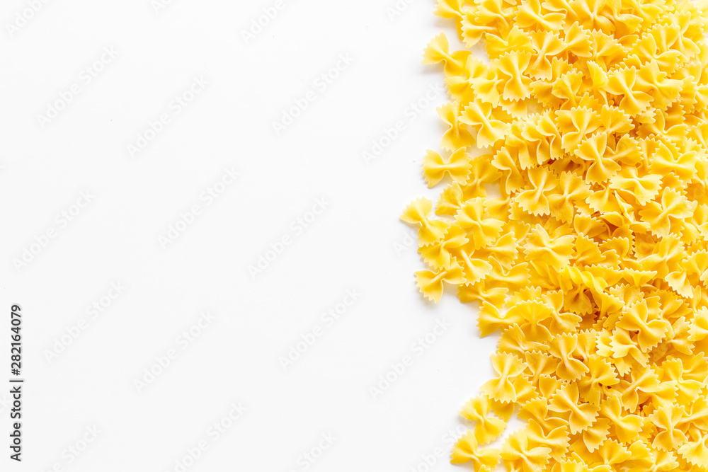 Obraz premium Uncooked paste on white table background top view mockup