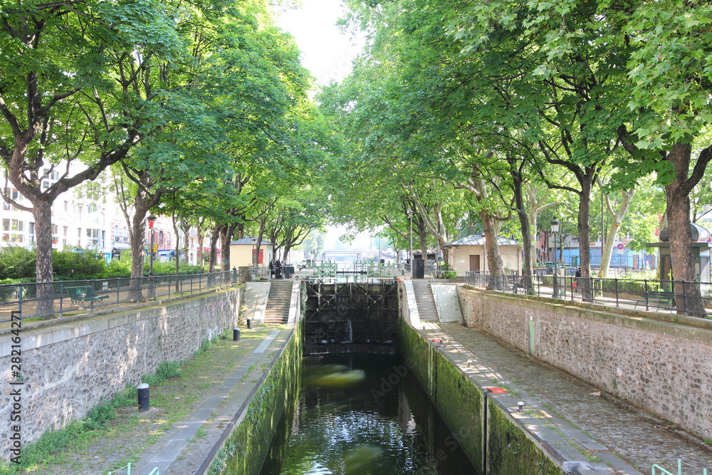 Fototapeta premium Canal Saint Martin cityscape Paris France