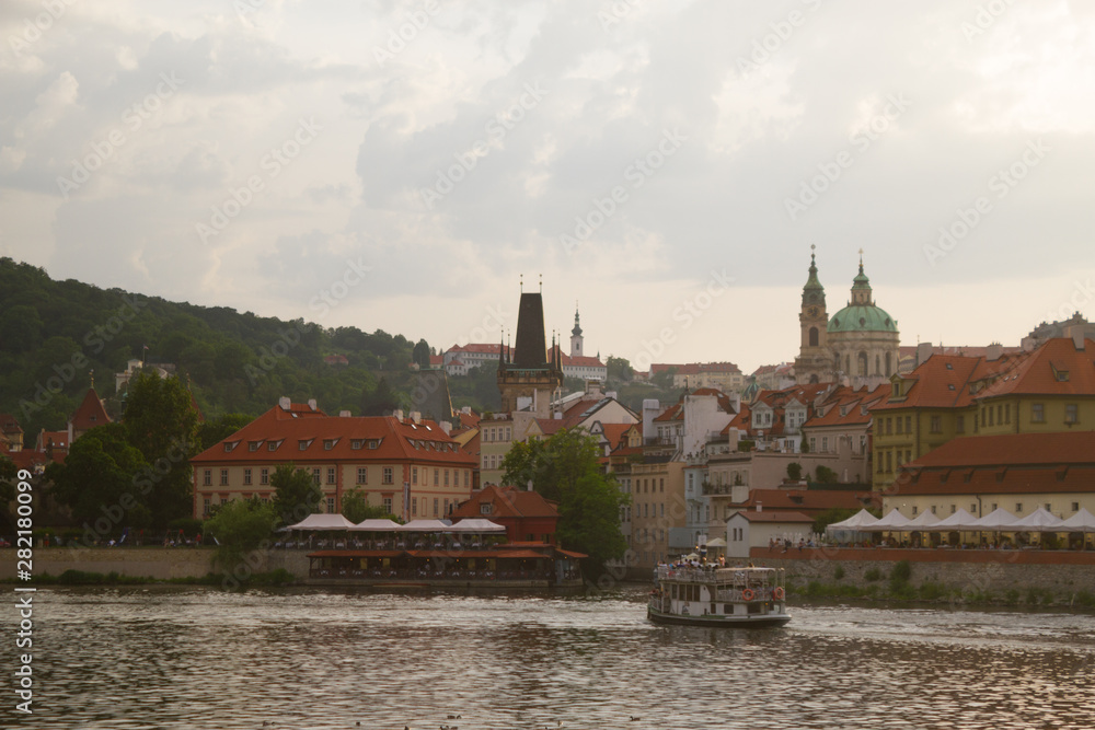 Obraz premium View over Prague city on the sunset