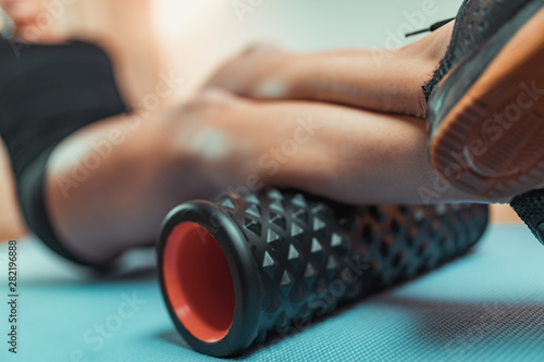 Tableau sur toile Using Foam Roller for Muscle and Fascia Massage