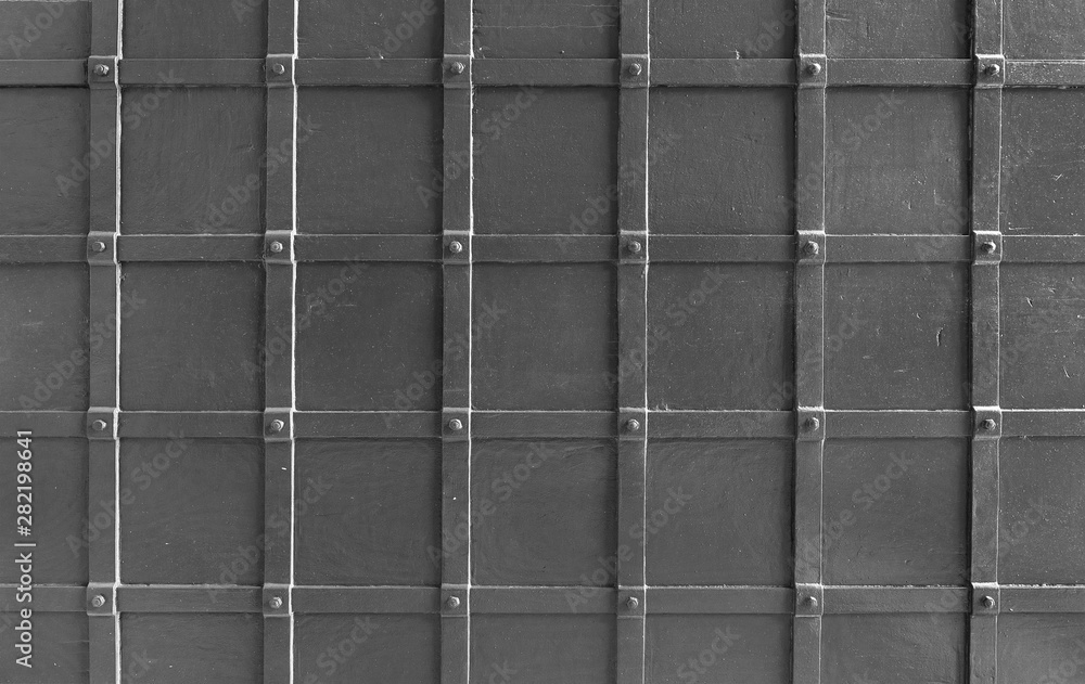 Square pattern on metal gate Square pattern on metal gate