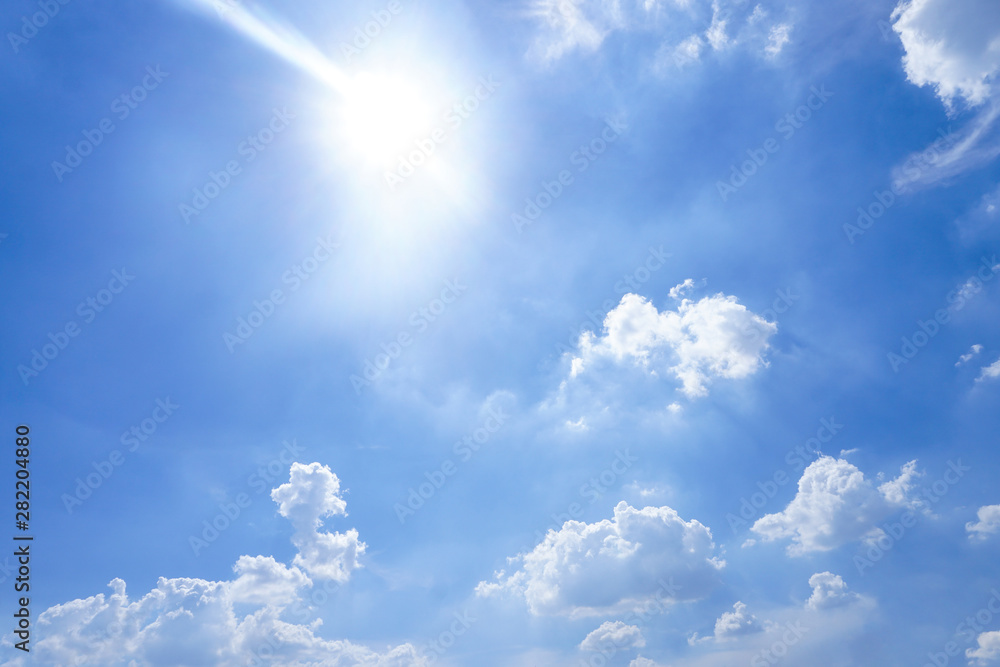 Obraz premium Clear blue sky with white cloud background in sunshine day