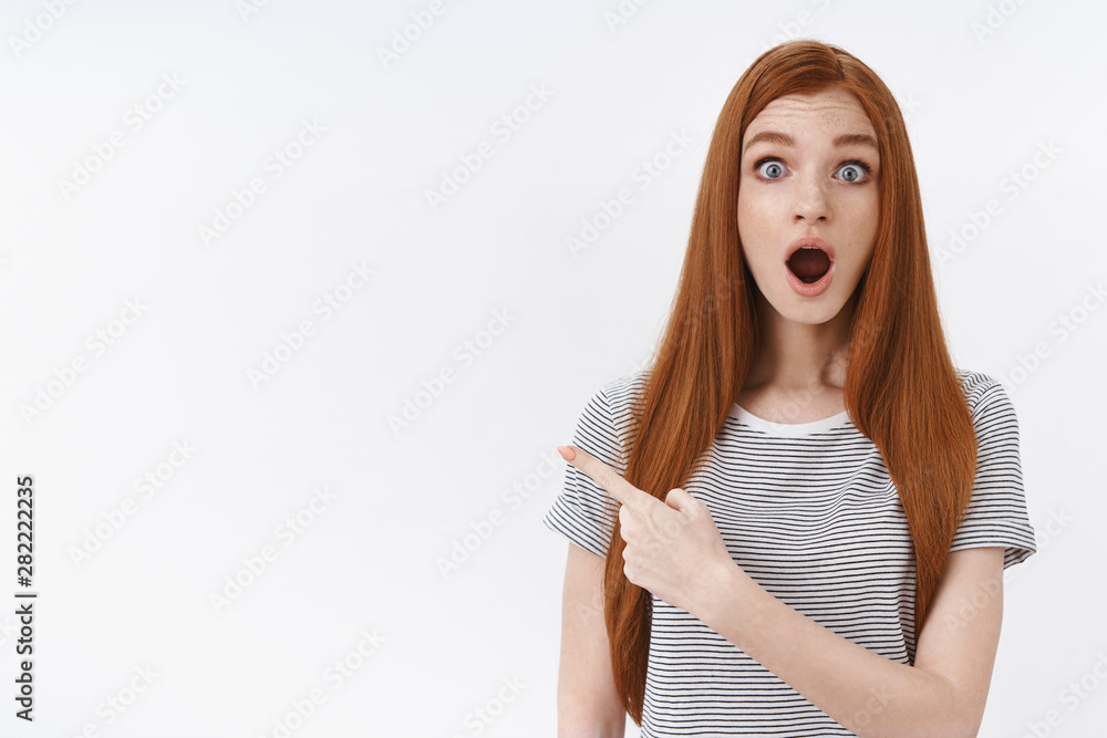 Φωτογραφία Impressed surprised emotive redhead young girl drop jaw say wow widen eyes aston